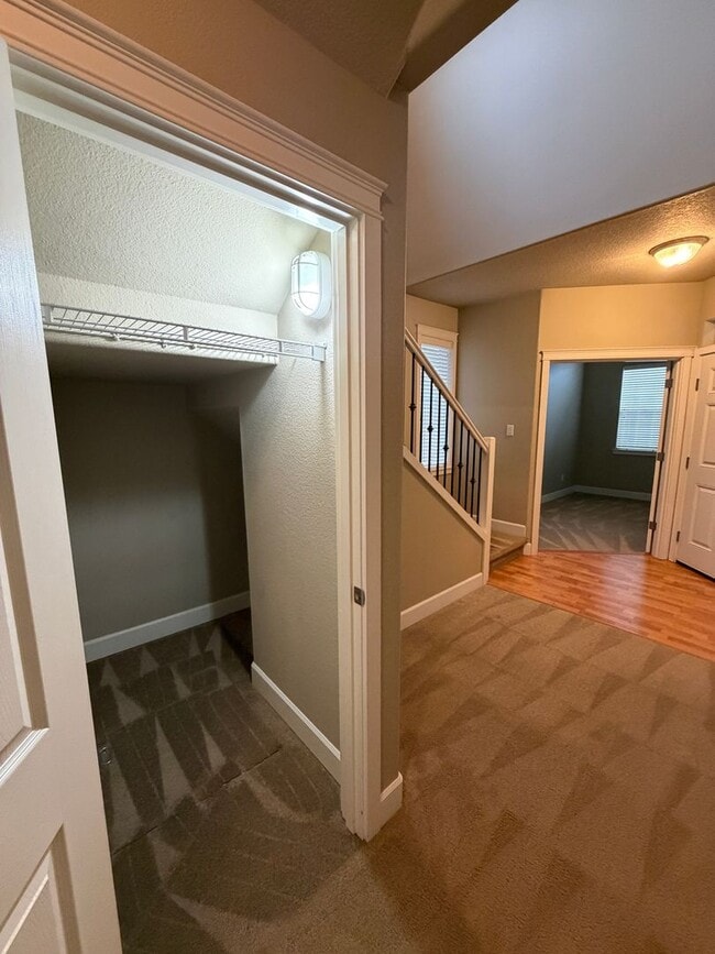 Building Photo - 3-Bed/2.5 Bath + Office & Bonus Room on Quiet Dead-End Street