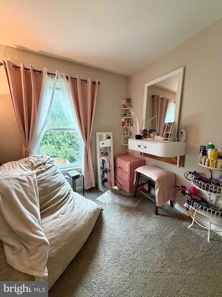 Building Photo - 415 Strathaven Ct