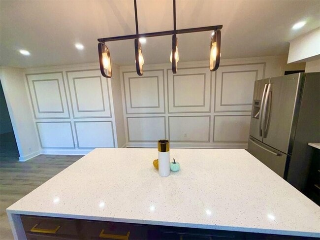 Building Photo - 303 S Promenade Blvd