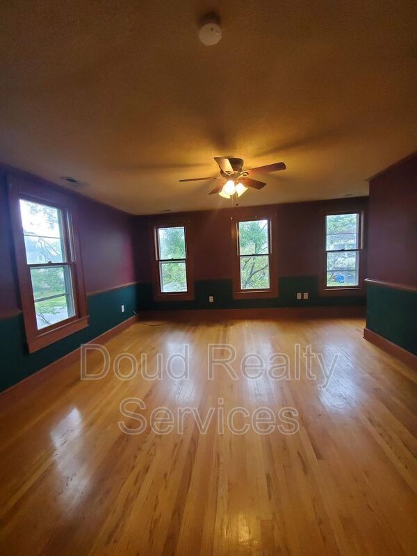 Building Photo - 1300 Holly Ave