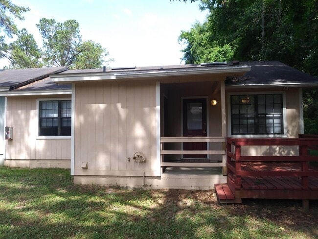 Building Photo - 1602 Carolwood Ct