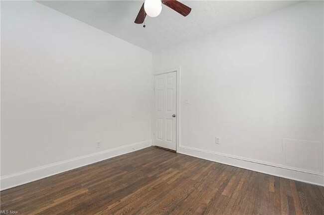 Building Photo - 3306 E Overlook Rd