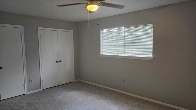 Building Photo - 3303 Candleway Dr