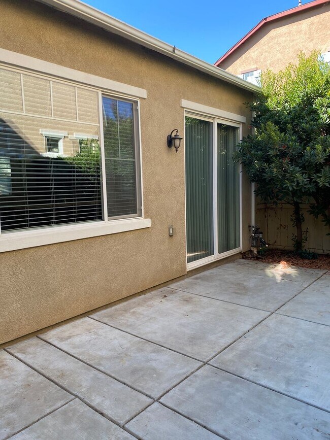 Building Photo - 3984 Trenton Ave