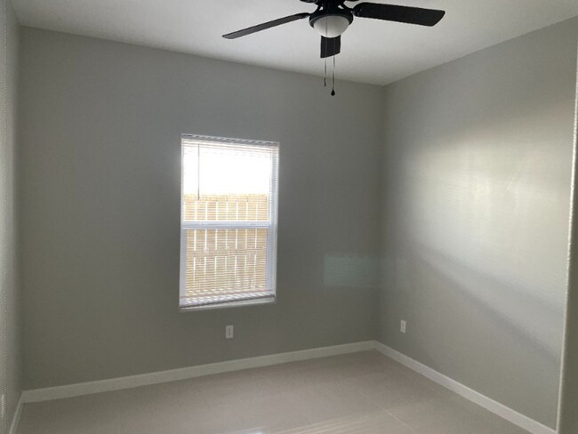 Building Photo - 312 W Rutherford Ave