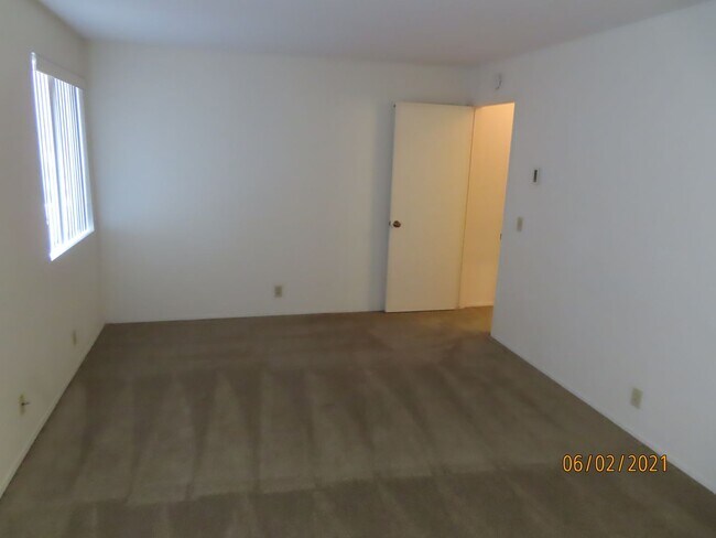 Building Photo - Two Bedroom Townhome in Linda Visa