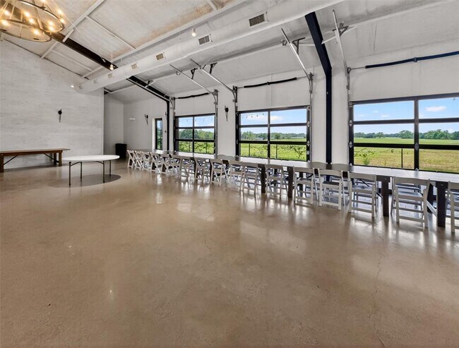 Building Photo - 6106 FM Rnch