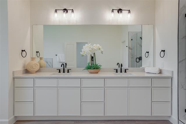 Building Photo - 1208 Oak Harbor Blvd