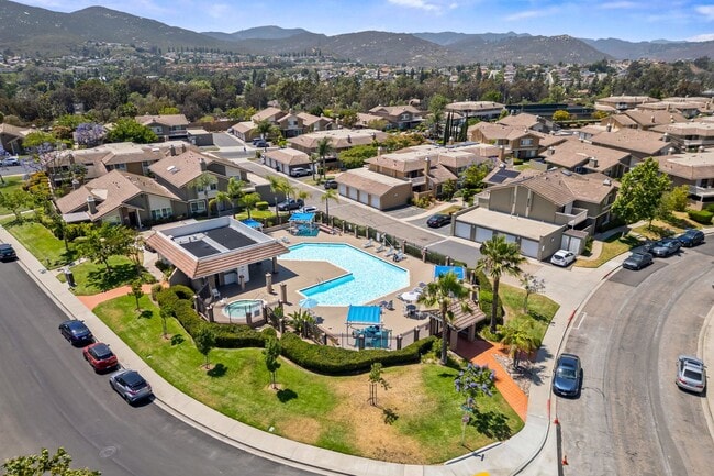 Building Photo - 2 bed 2 bath centrally located in Rancho B...