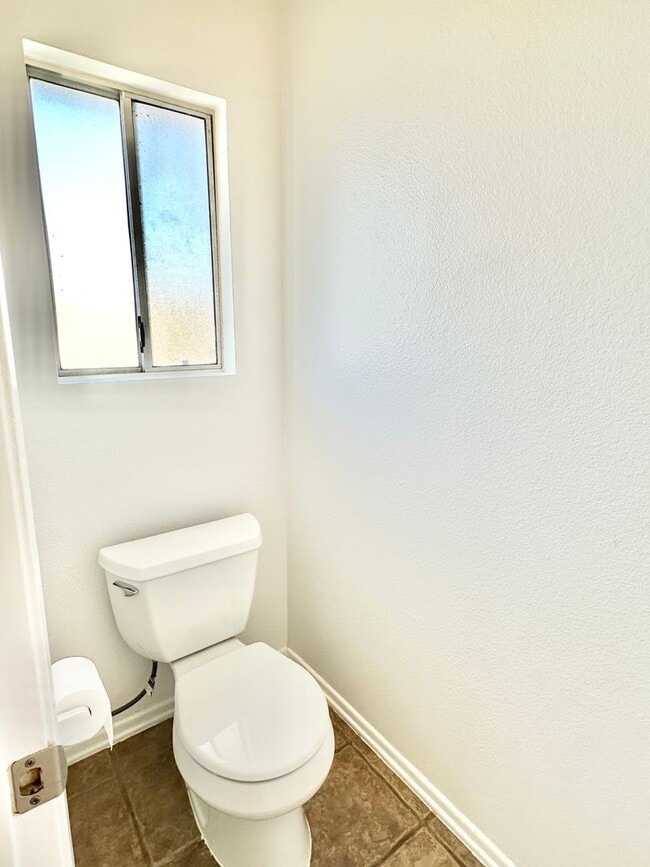 Building Photo - Beautiful Two-Story Home, Guajome Park, Community Pool, San Luis Rey Hiking/Biking Path, Lovely C...