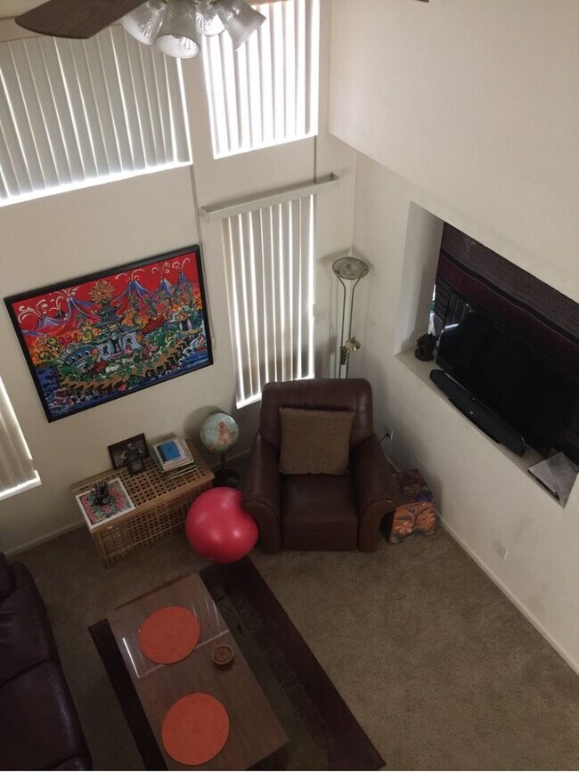 Building Photo - Great 4 bedroom East Davis home with large...