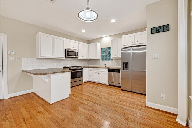 Building Photo - 3730 Main Poplar Dr