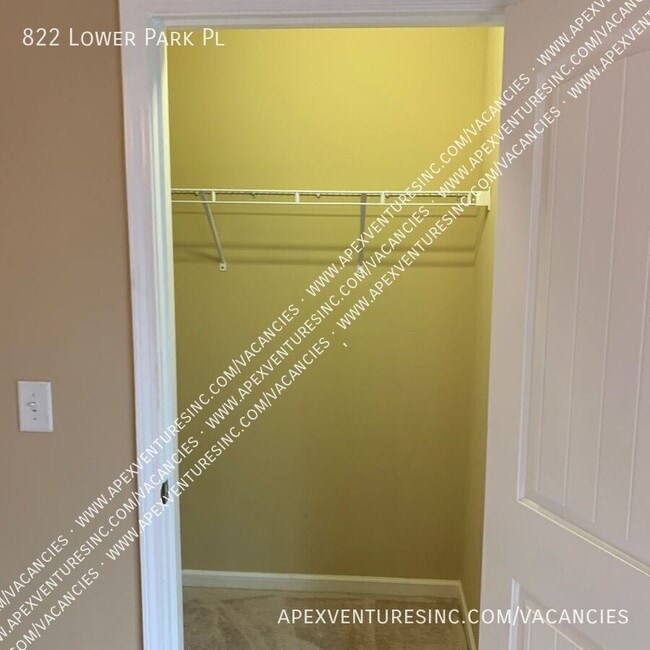 Building Photo - 822 Lower Park Pl