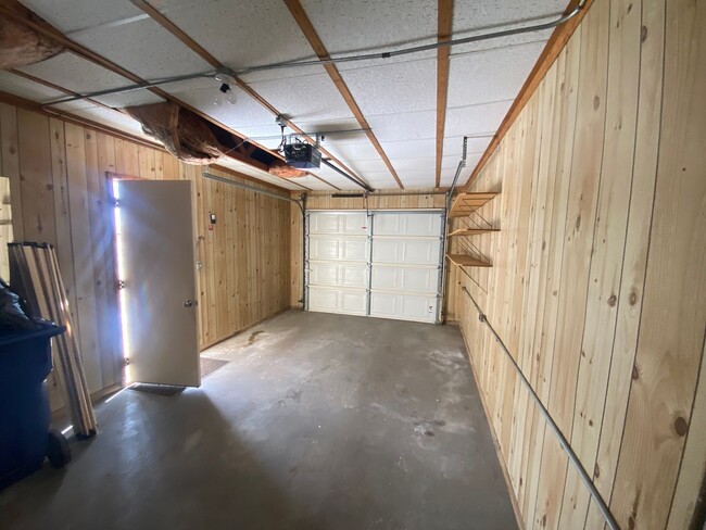 Building Photo - Bettendorf 2BR Condo With Garage For Rent ...