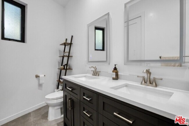 Building Photo - 4852 Seldner St E