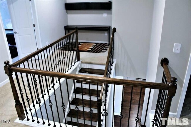 Building Photo - 5 Bedroom and a Bonus Room Single Family i...