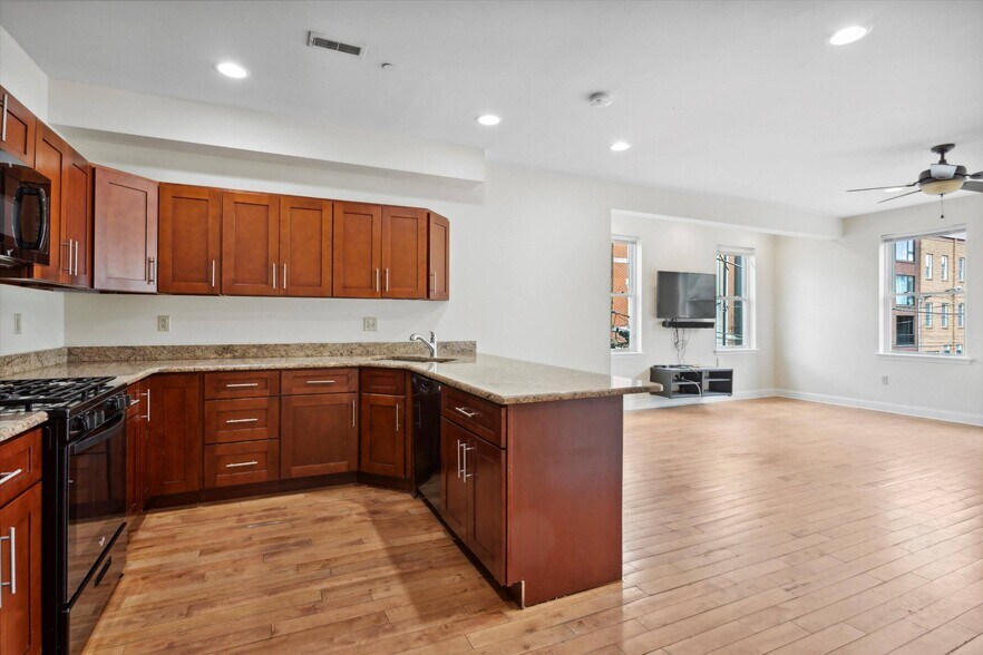 Primary Photo - 1935 N 18th St