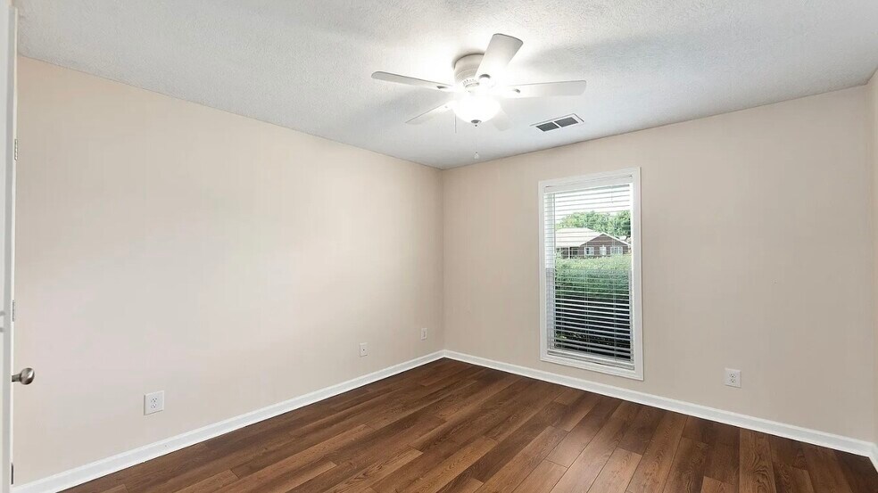 Building Photo - 136 Enfield Cv