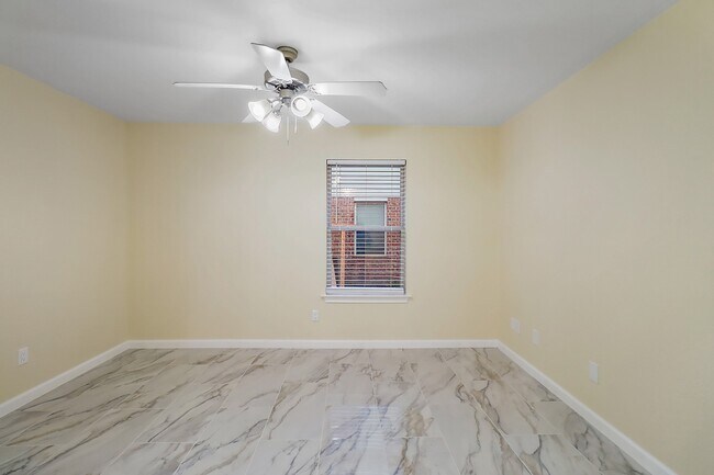 Building Photo - 8007 Berkely Ct