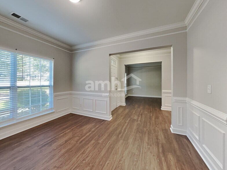 Building Photo - 111 Hawleyville Ln