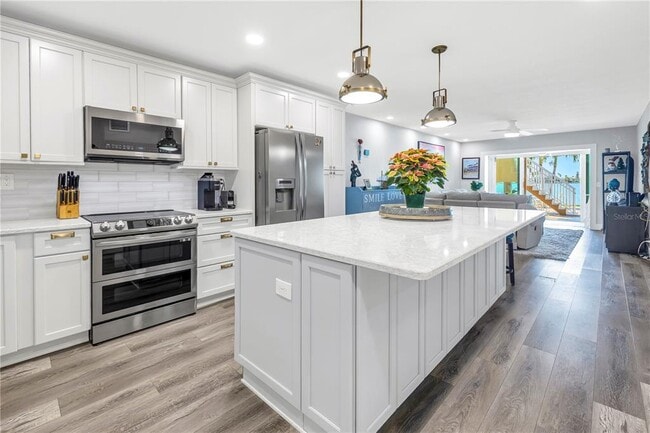 Building Photo - 800 Madonna Blvd