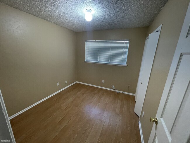 Building Photo - 3 br, 2 bath House - 3401 Briercliff Dr