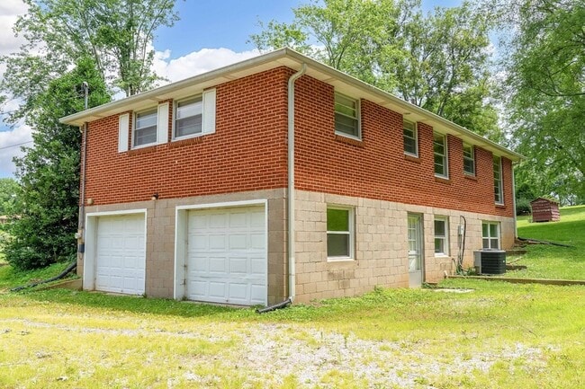 Building Photo - 411 Westchester Dr