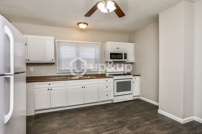 Building Photo - Fantastic 2bd/1ba home! Let yourself in!
