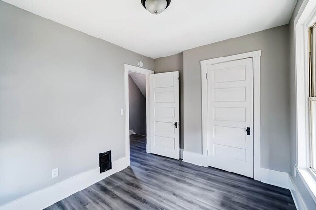 Building Photo - Updated 3 Bed 1 Bath in Price Hill!