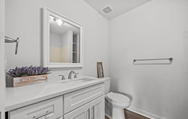 Building Photo - 309 Cody St