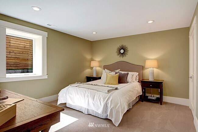 Building Photo - Spacious 5BR 3.5BA Home in Ravenna – Garage, Fenced Yard, A/C