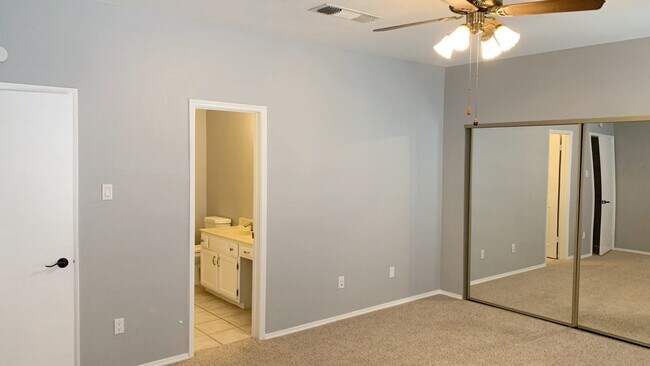 Building Photo - 538 Wilcrest Dr