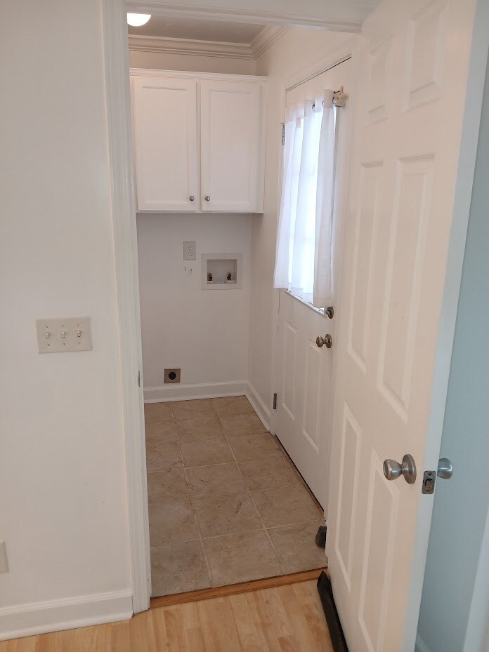 Carport entry/Washer Dryer - 844 Barnette Tingen Rd