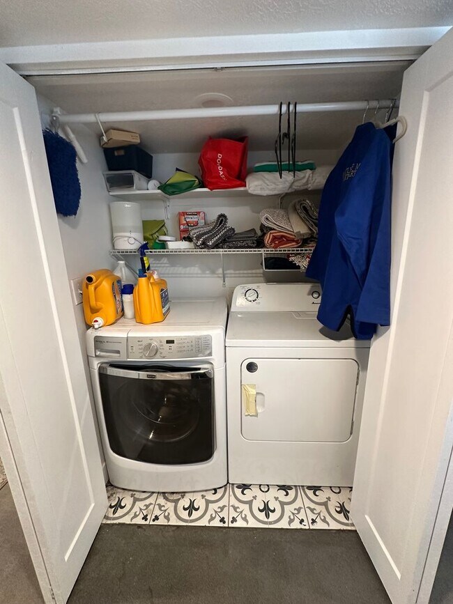 Building Photo - GORGEOUS Salt Lake Home!!!