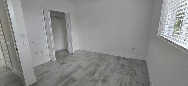 Building Photo - 3823 Thomas Ave