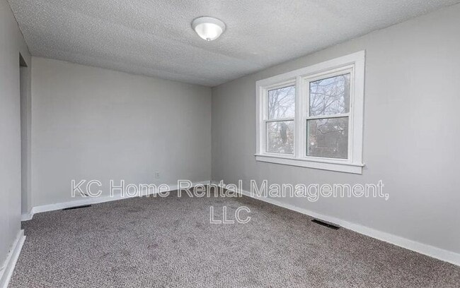 Building Photo - 2019 Kansas Ave
