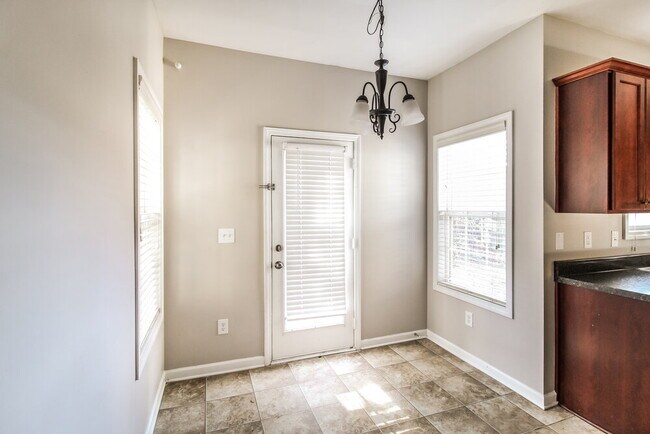 Building Photo - 2680 Freemont St