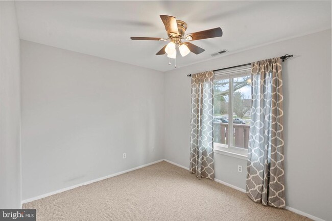 Building Photo - 4820B Aberdeen Dr