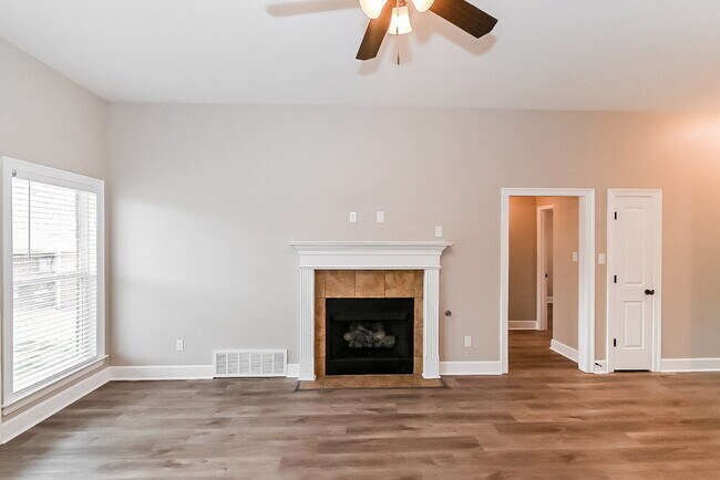 Building Photo - 3110 Logan's Loop