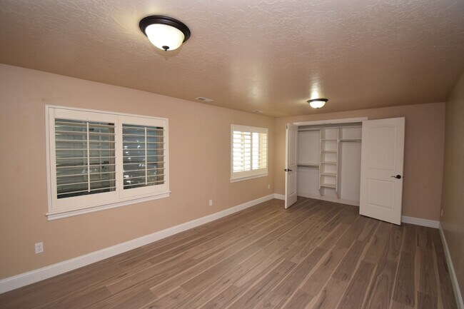 Building Photo - Stunning 6 bedroom 3 bathroom home in Daybreak South Jordan!!!