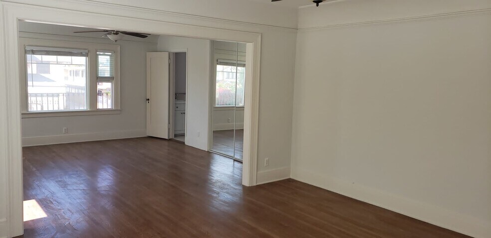 Building Photo - 1510 S Van Ness Ave