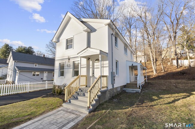 Building Photo - 93 Sunnyside Ave