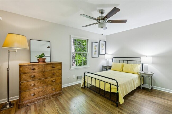 Building Photo - 1130 Angelo Ct NE