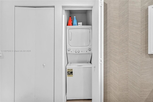 Building Photo - 45 SW 9th St