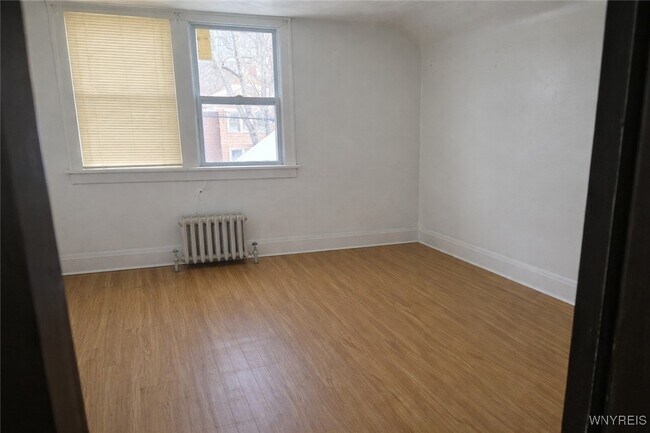 Building Photo - 136 Springville Ave