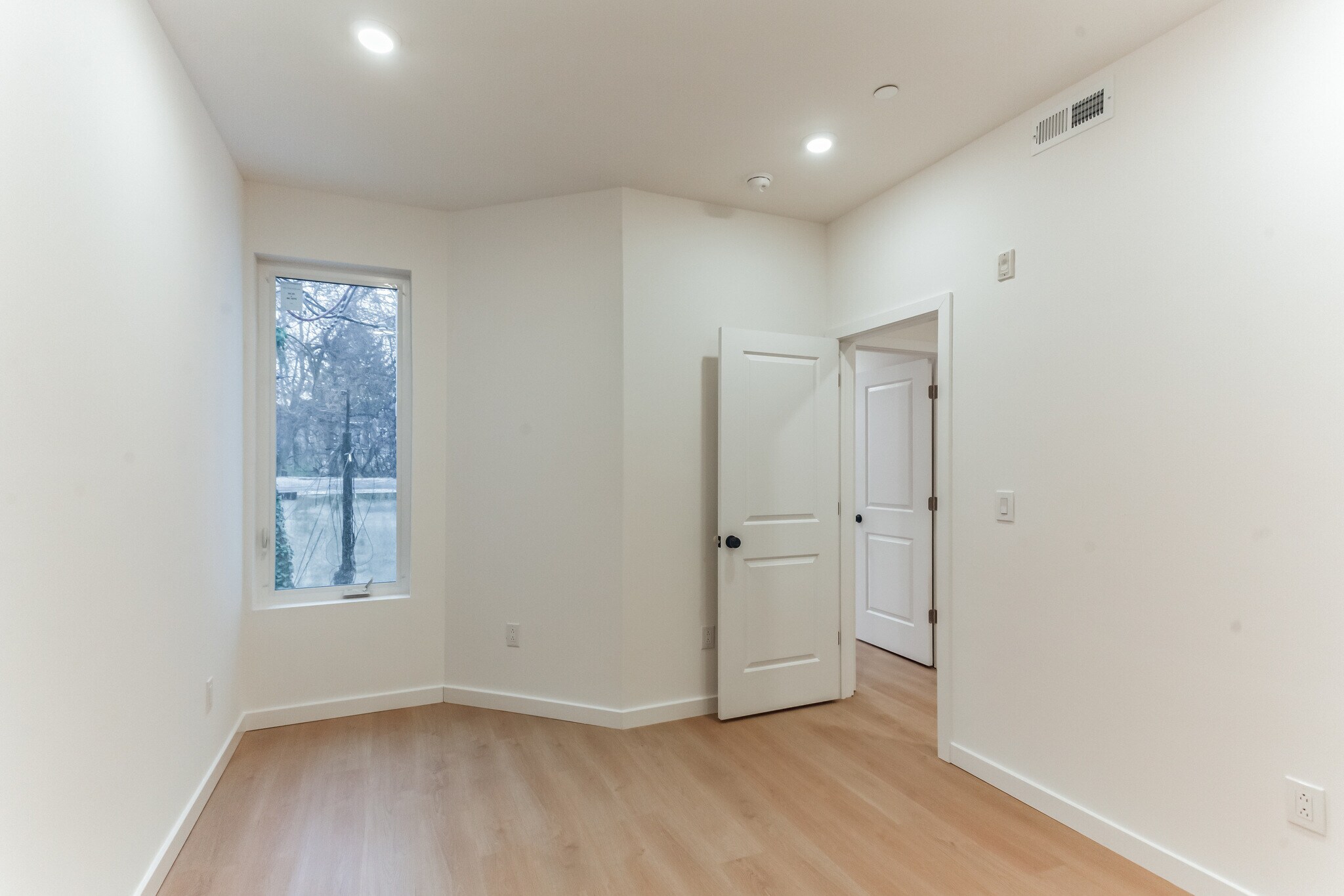 Building Photo - 5540 Bloyd St