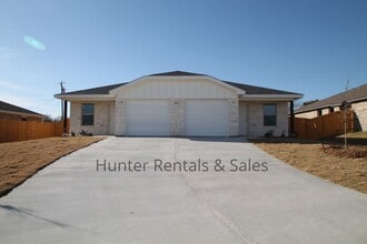 Building Photo - Modern Newer Duplex off Warrior's Path in Harker Heights