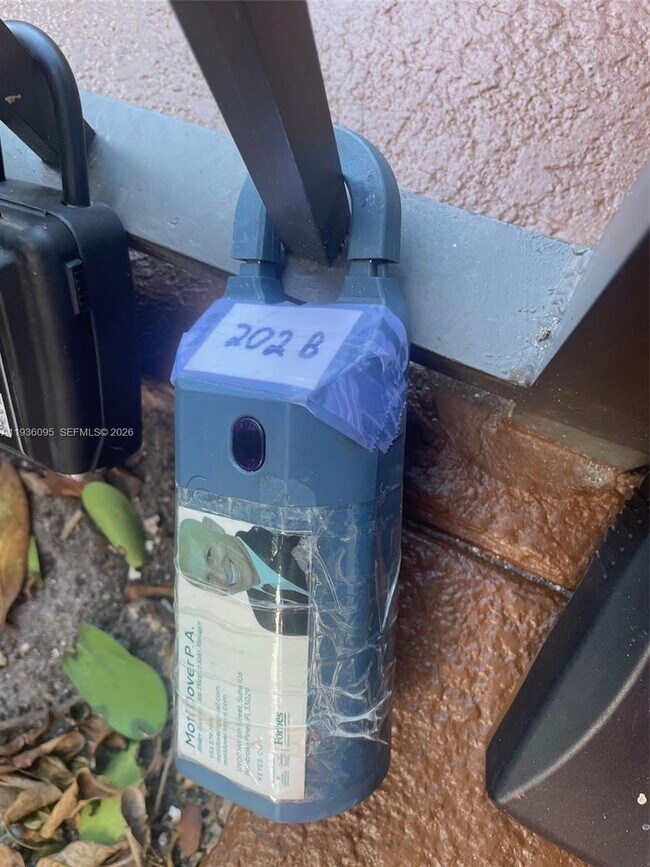 Building Photo - 2701 Riverside Dr