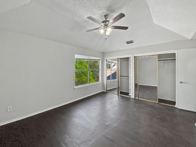 Building Photo - Spacious, Updated Townhome in Garland