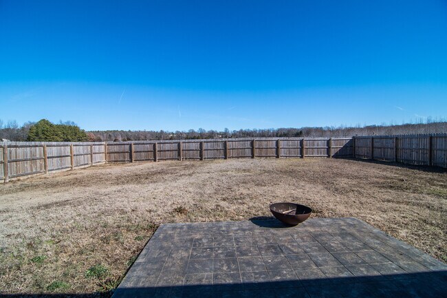 Building Photo - 3 Bed 2 Bath
